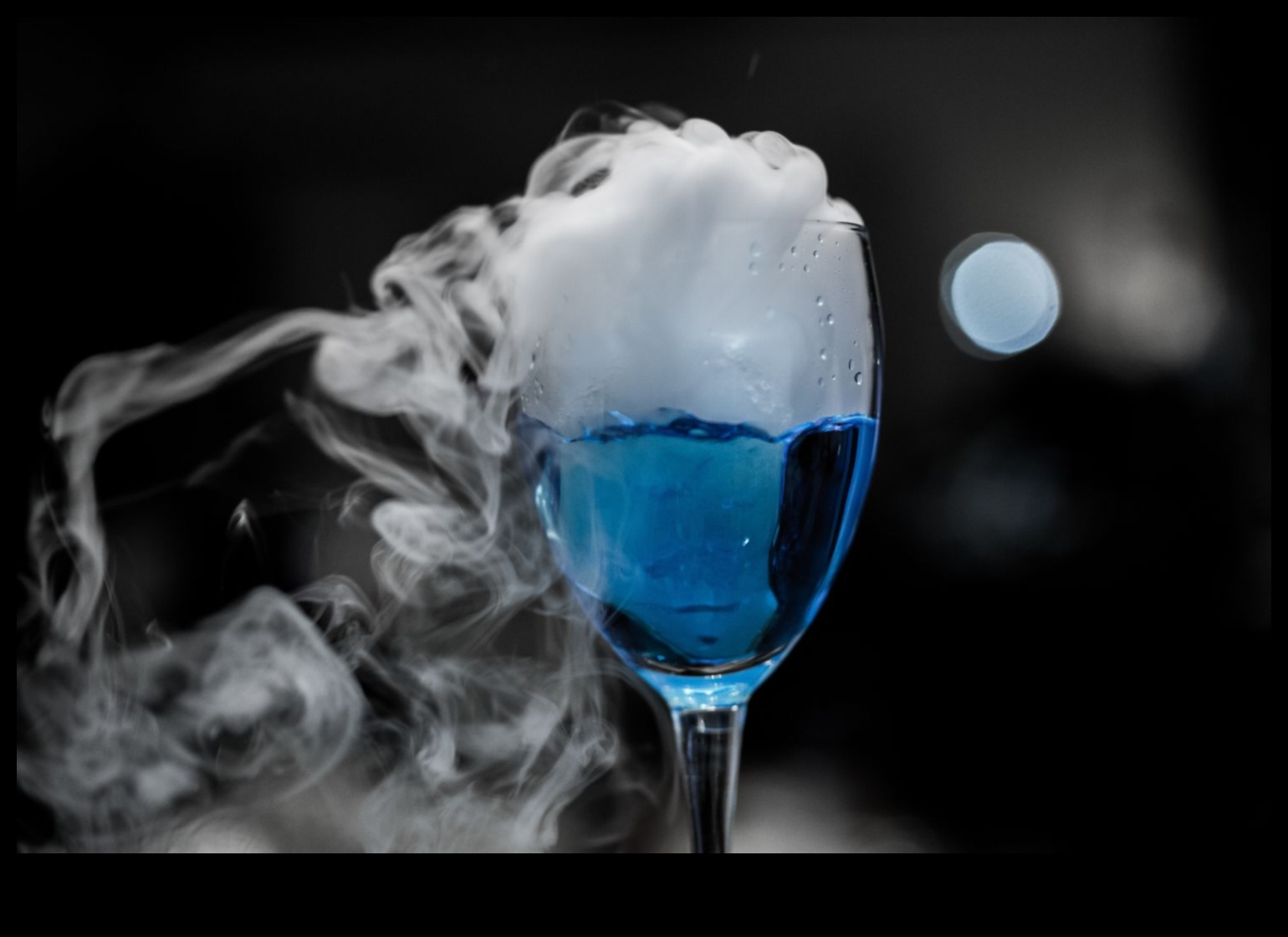 Creativitate culinară cu mixologie moleculară: crearea de cocktail -uri unice